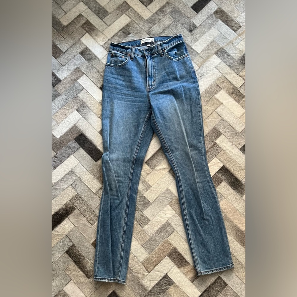 Abercrombie & Fitch Women’s Straight Curve Jean (Size 27) - Lightly Worn
